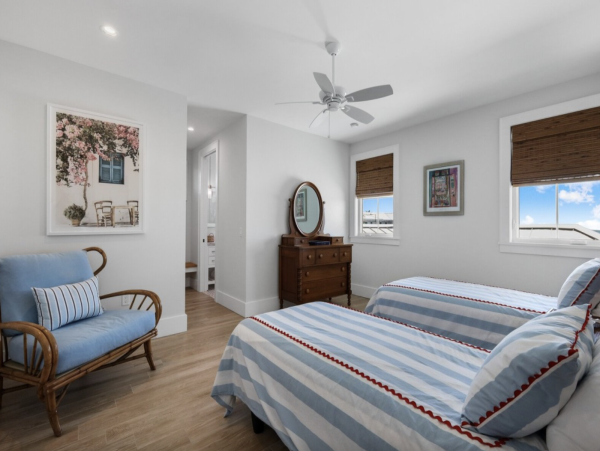 Beachside Four Bedrooms Vacation Home in Anna Maria